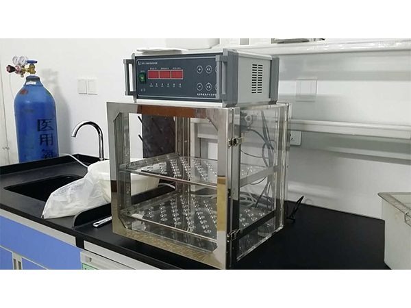 動物培養(yǎng)箱